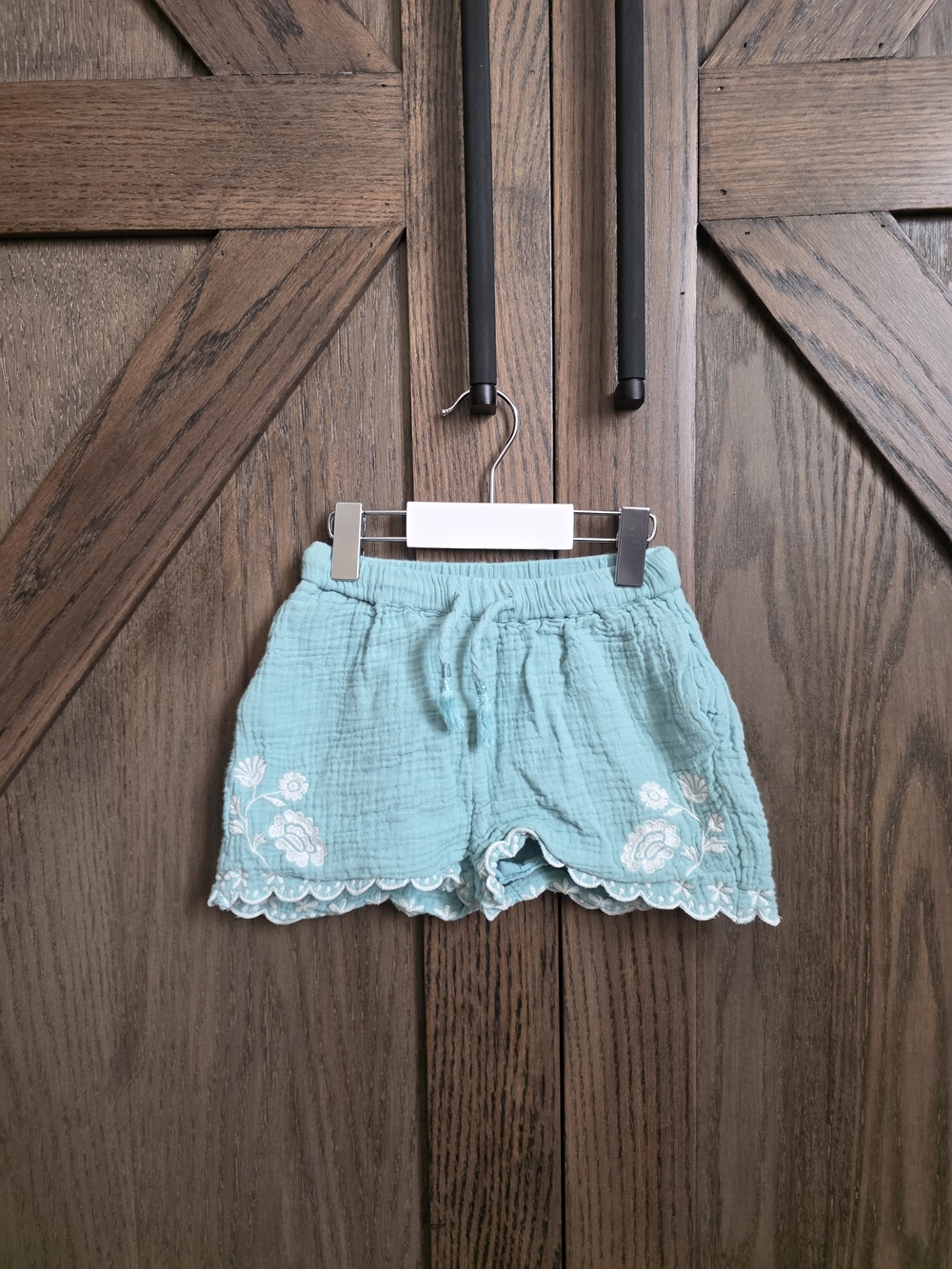 Mini Boden Crepe Floral Shorts